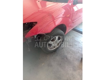 Levo krilo crvena boja za Ford Focus od 1998. do 2004. god.