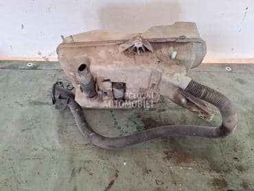 Posuda za vodu od brisaca za BMW Serija 5 od 2003. do 2010. god.