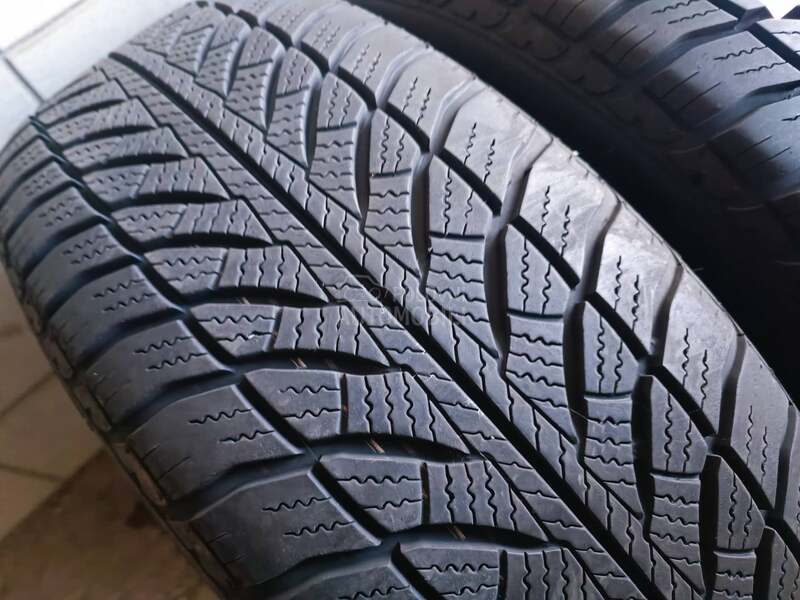 Goodyear 205/60 R16 Zimska