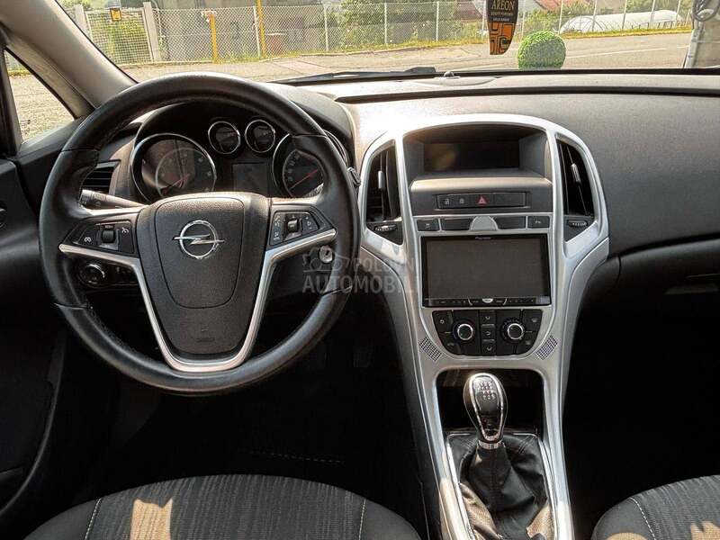 Opel Astra J N OV AUTO