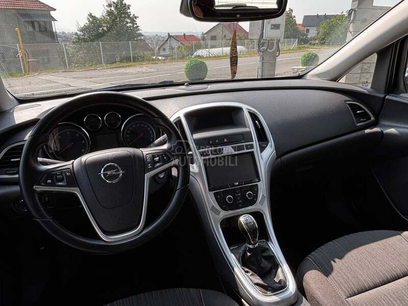 Opel Astra J N OV AUTO