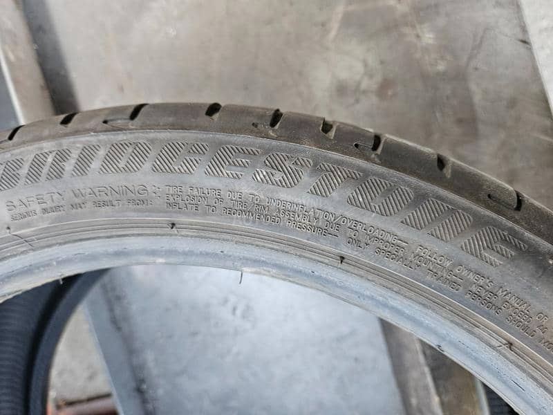 Bridgestone 245/35 R18 Letnja