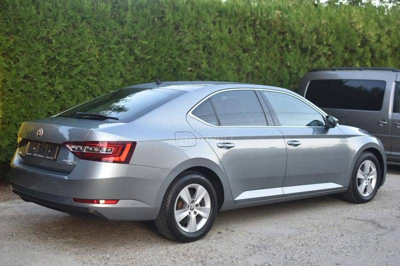 Škoda Superb 1.6TDI/DSG/NOV