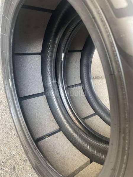 Pirelli 275/40 R21 Letnja