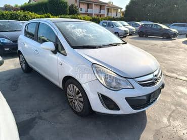 Desni far za Opel Corsa D za 2011. god.