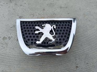 Znak na prednjem braniku za Peugeot 3008 od 2009. do 2013. god.