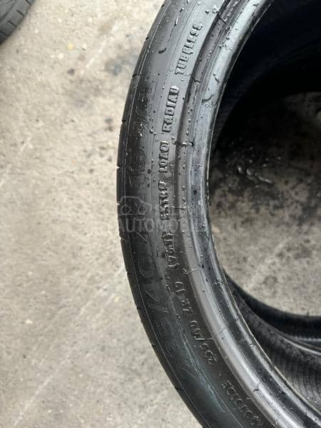 Bridgestone 235/40 R19 Letnja