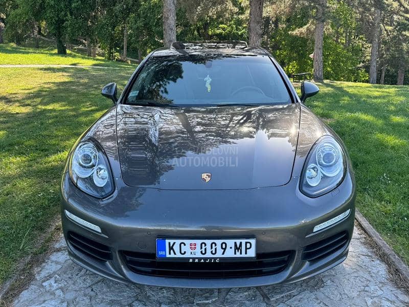 Porsche Panamera CH