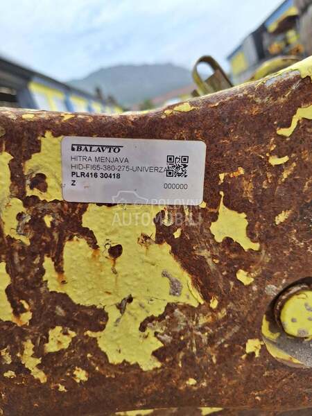 Univerzalna hidraulična brza spojnica