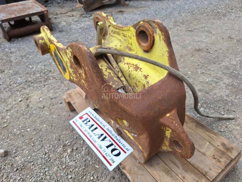 Univerzalna hidraulična brza spojnica