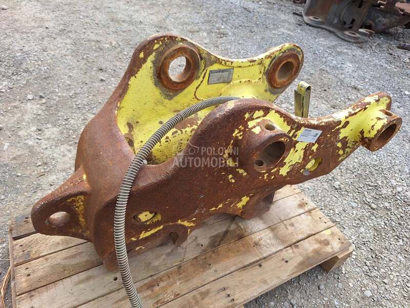 Univerzalna hidraulična brza spojnica