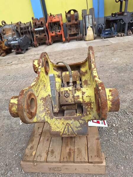 Univerzalna hidraulična brza spojnica