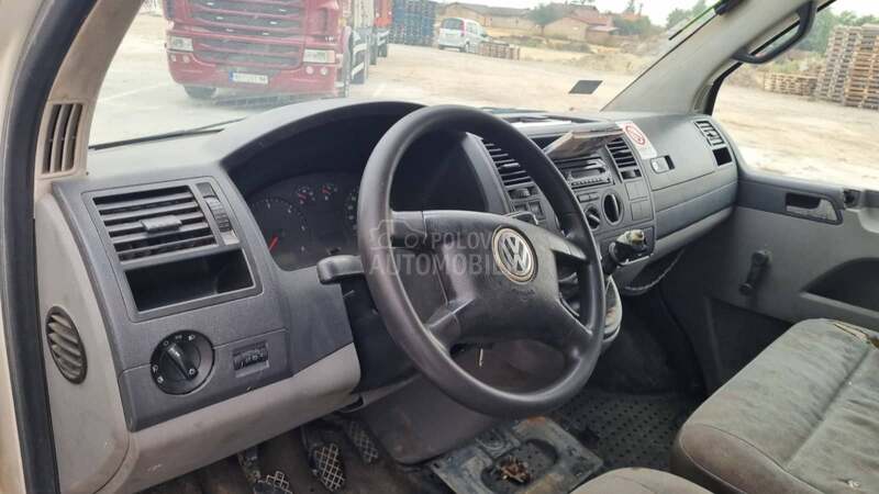 Volkswagen Transporter T5 2.5 TDI