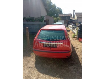 Ford Focus 2002. god. -  kompletan auto u delovima