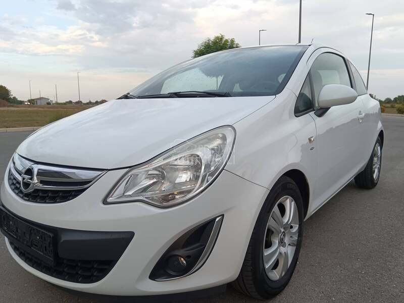 Opel Corsa D 1.4 Satellite.