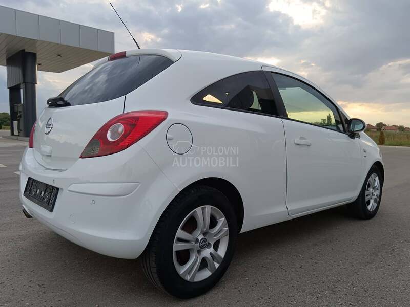 Opel Corsa D 1.4 Satellite.