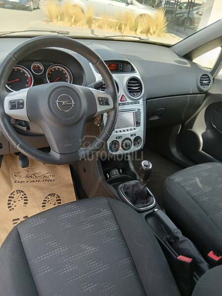 Opel Corsa D 1.4 Satellite.