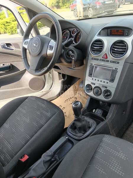 Opel Corsa D 1.4 Satellite.