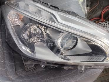 Desni far za Peugeot 208 od 2017. do 2020. god.