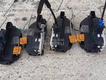 Centralna brava vrata za Opel Astra J od 2009. do 2016. god.