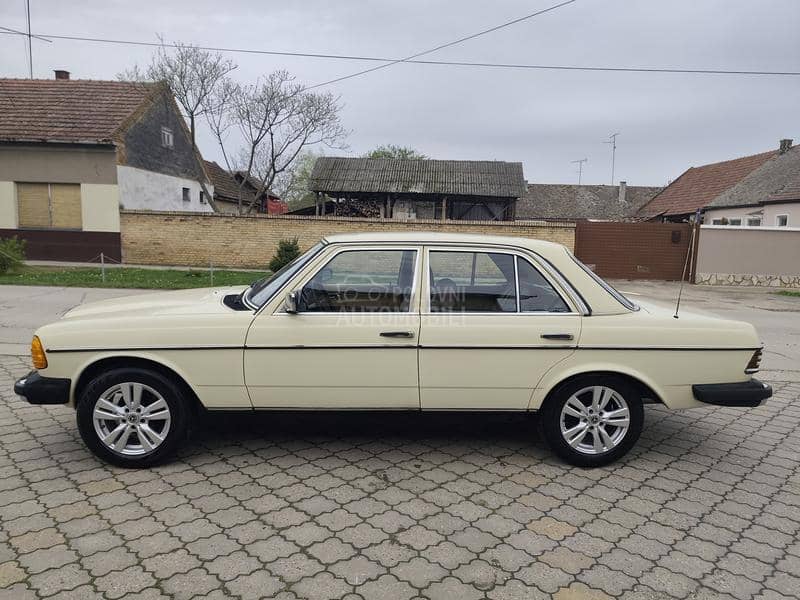 Mercedes Benz W123 200D