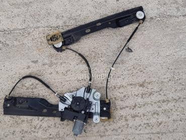 Prednji levi podizac stakla za Opel Astra J od 2009. do 2016. god.