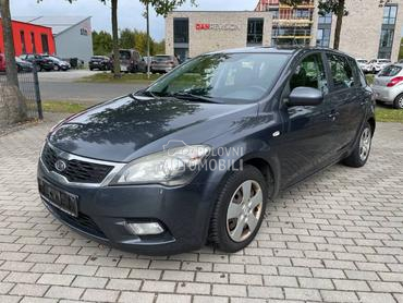 Kia cee`d -  kompletan auto u delovima