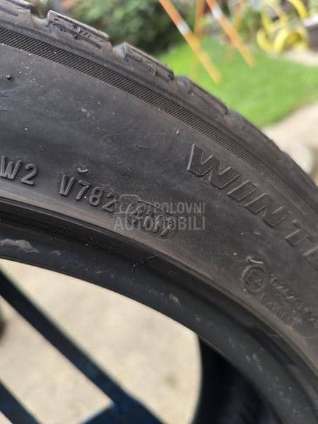 Pirelli 245/45 R19 Zimska