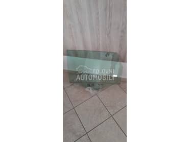 Zadnje levo staklo u vratima za Audi Q5 od 2008. do 2016. god.