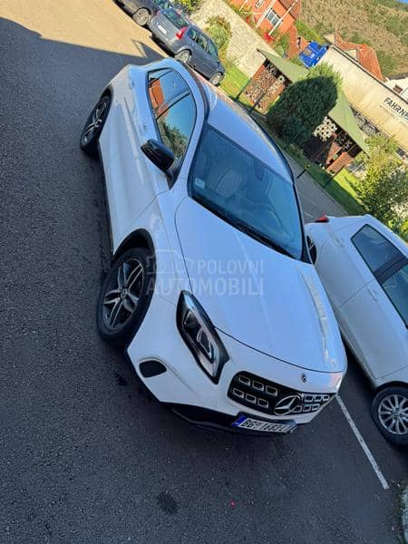 Mercedes Benz GLA 220 