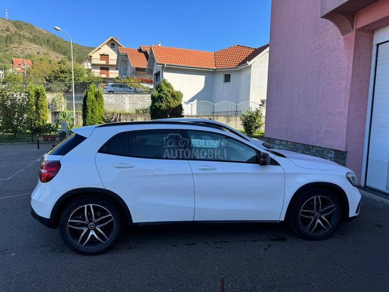 Mercedes Benz GLA 220 