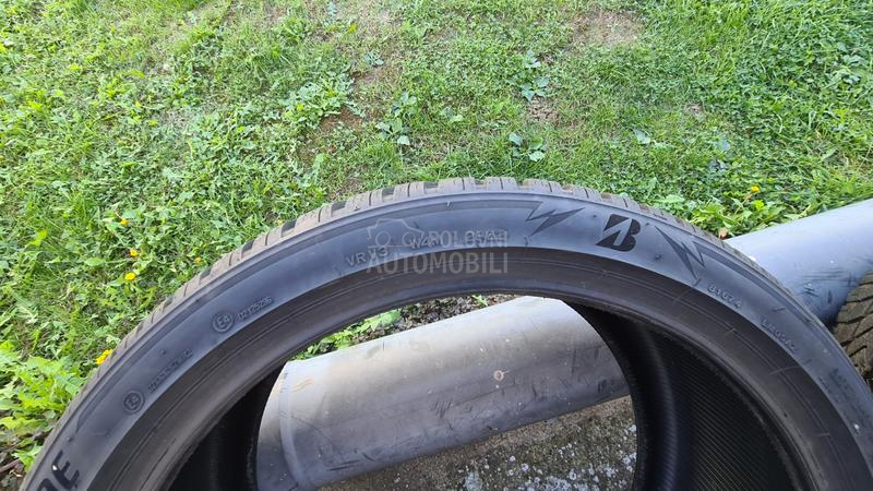 Bridgestone 275/35 R21 Zimska