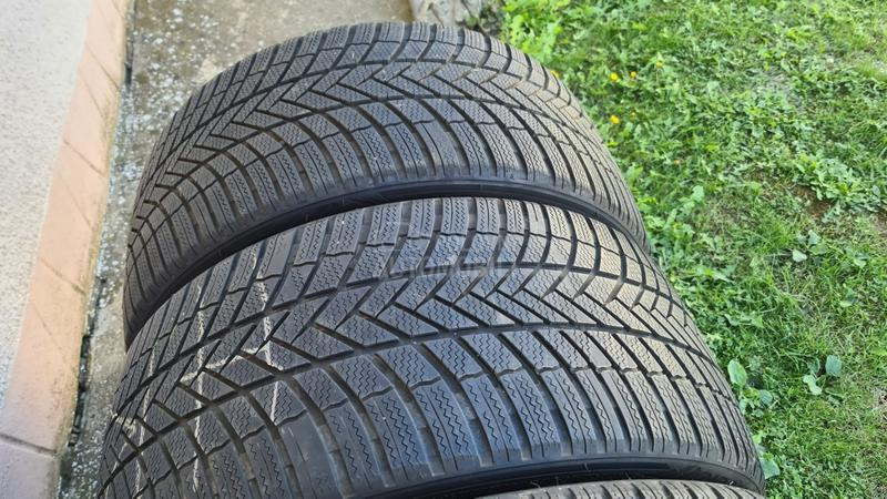 Bridgestone 275/35 R21 Zimska