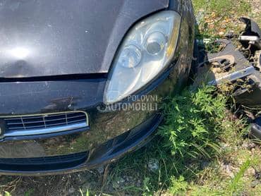 prednjica u crnoj boji za Fiat Bravo od 2007. do 2014. god.