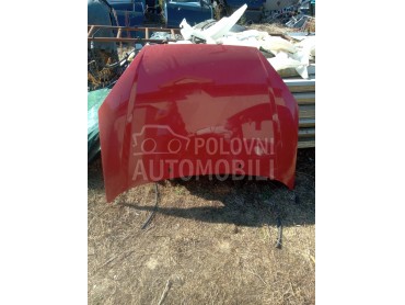 Hauba crvena boja za Ford Focus od 1998. do 2004. god.