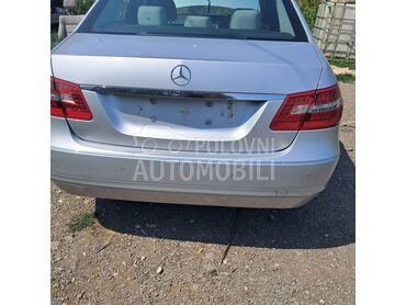 gepek vrata za Mercedes Benz E 200 za 2009. god.