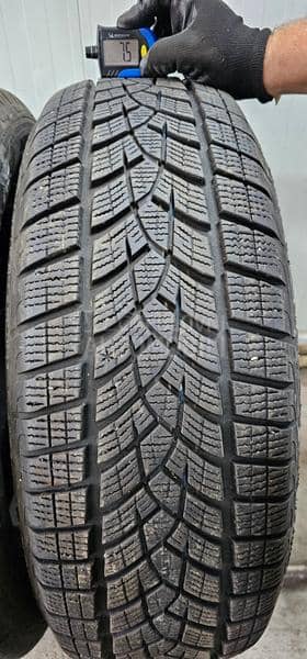 Goodyear 225/65 R17 Zimska