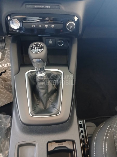 Ford Kuga NOV MODEL M6