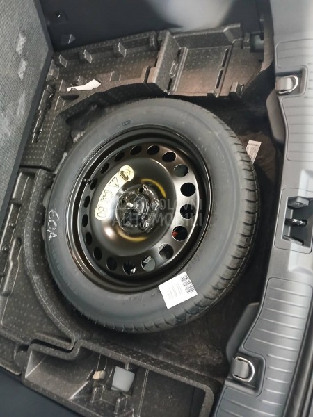 Ford Kuga NOV MODEL M6