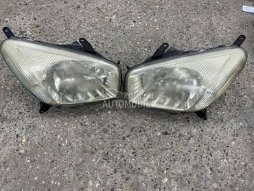 Far levi i far desni za Toyota RAV 4 od 2000. do 2005. god.