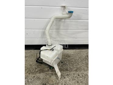 Posuda za brisace boca za Suzuki Swift od 2005. do 2010. god.