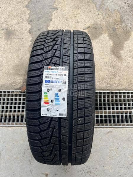 Hankook 245/45 R19 Zimska