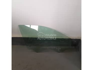 Prednje desno staklo u vratima za Audi Q3 od 2019. do 2025. god.