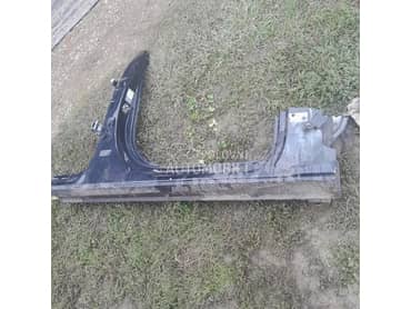 Desna sajtna, desni prag za Audi Q7 od 2006. do 2014. god.