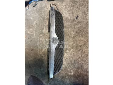 Maska sa znakom za Mazda 323 od 1999. do 2001. god.