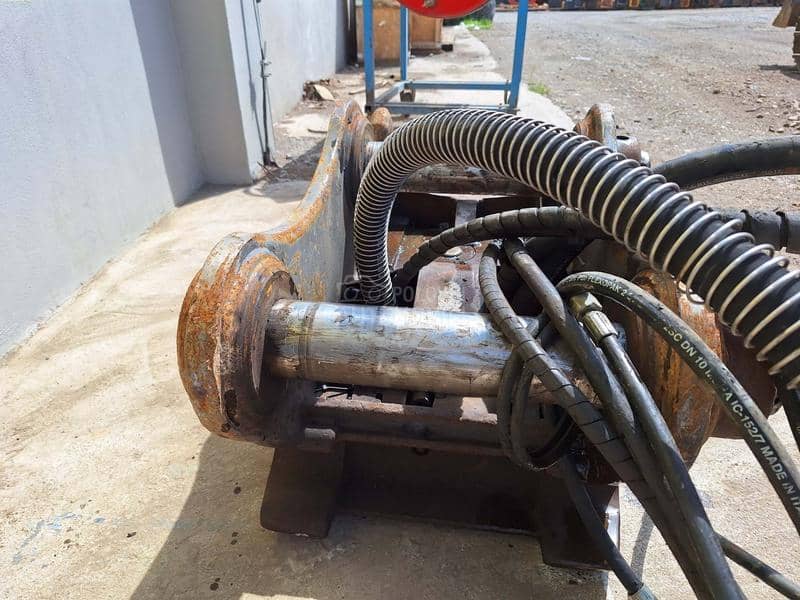 OilQuick brza spojnica za Volvo EC220E