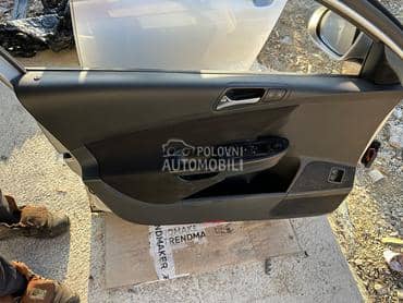 Brava kvaka za Volkswagen Passat B6 od 2004. do 2010. god.