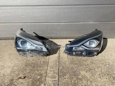 Levi Far Desni Far Farovi LED za Toyota Yaris od 2017. do 2020. god.