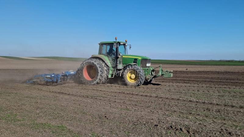 John Deere 6830
