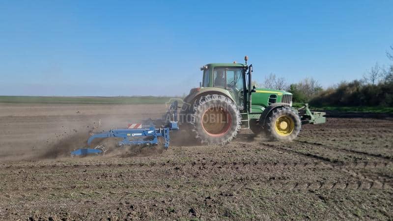 John Deere 6830